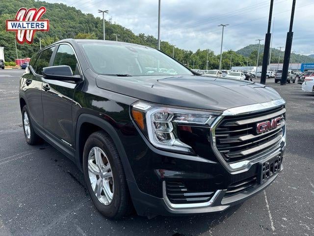 2024 GMC Terrain FWD 4dr SLE in Ebony Twilight Metallic — front three-quarter view