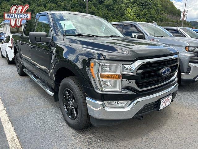 2021 Ford F-150 XLT 4WD SuperCrew 5.5' Box in Agate Black Metallic — front three-quarter view