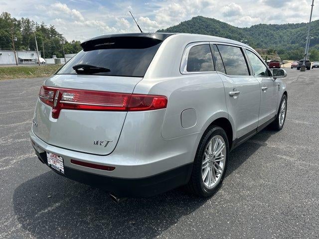 2019 Lincoln MKT — side profile view