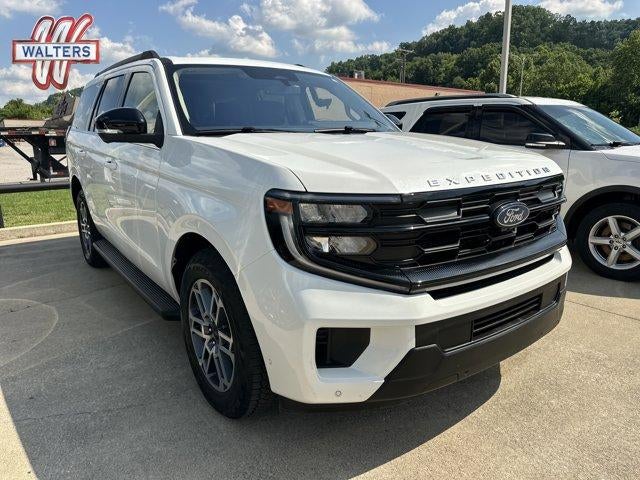 2025 Ford Expedition Active 4x4 in Star White Metallic Tri-Coat — front three-quarter view